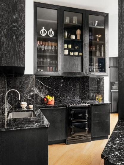 The Rise of Black Kitchen Cabinets: A Trend Designers Are Loving in 2024