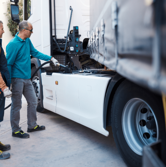 Maximizing Fleet Efficiency: A Comprehensive Guide to Fuel Cards for Businesses