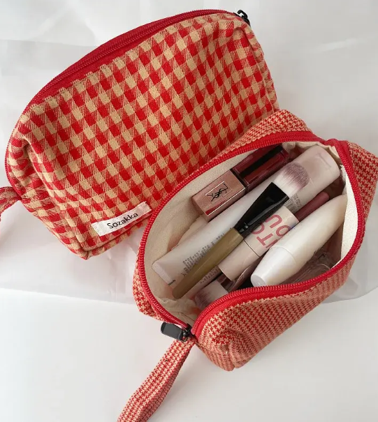 The Ultimate Guide to Choosing the Best Makeup Pouches: Style, Function, and Durability