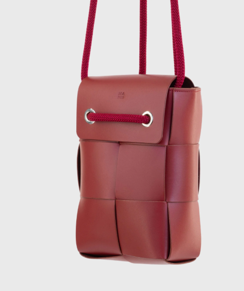 The Timeless Craft of Woven Leather Bags: A Blend of Tradition and Style