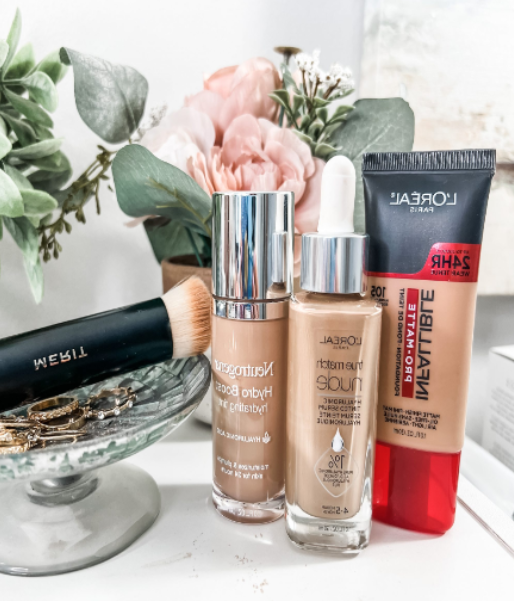 How to Choose the Right Foundation for Dry, Mature Skin (2025 Guide)