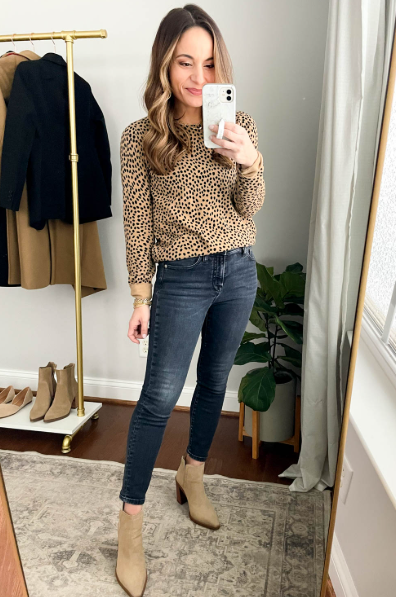 How to Style Skinny Jeans for Petites and Keep It Fresh