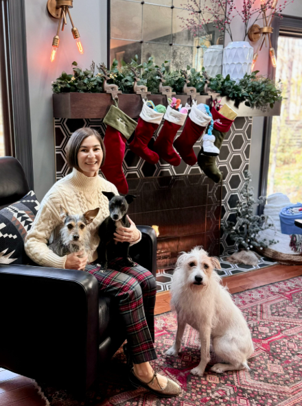 Effortlessly Festive: Your Guide to Chic Holiday Outfits for Petites