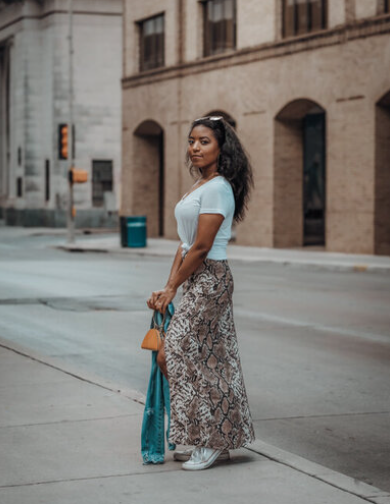 How to Choose the Perfect Skirt Length for Your Petite Frame